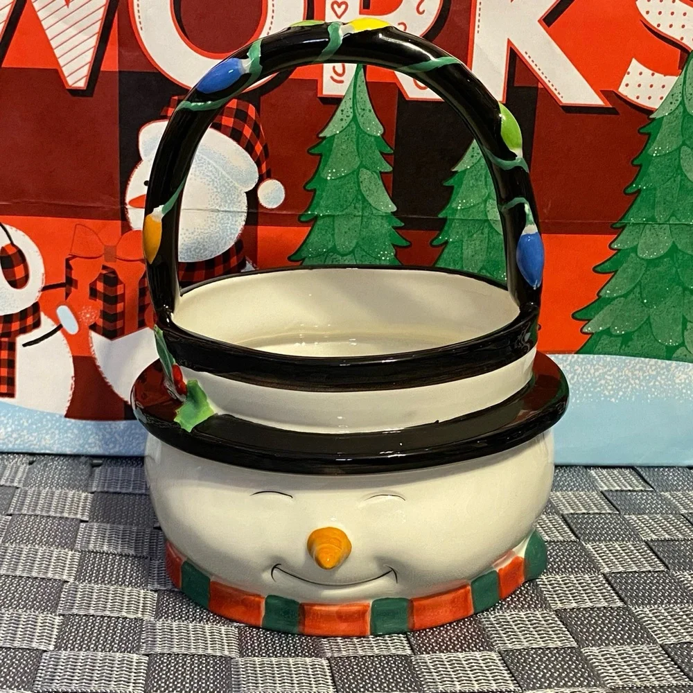 SUPER CUTE SNOWMAN CERAMIC BOWL WITH XMAS LIGHTS GOING ACROSS HANDLE